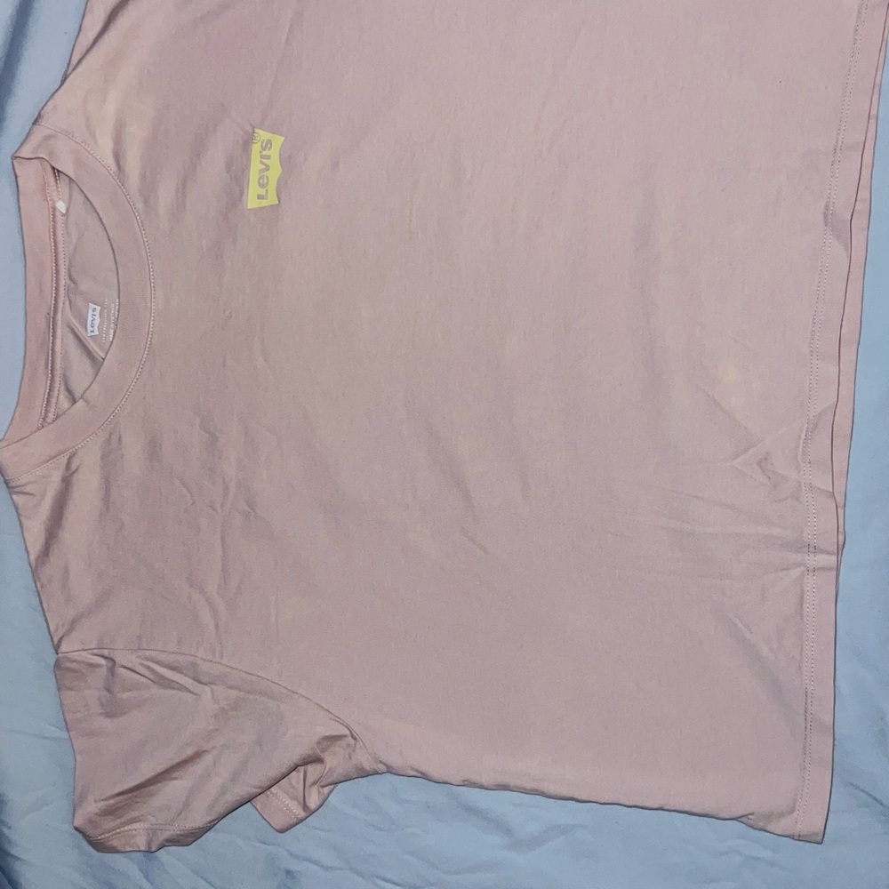 Levi’s tshirt